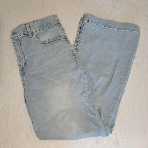 Spanx Lycra Fitsense Flare Jean - Turner Wash - Picture 5 of 6